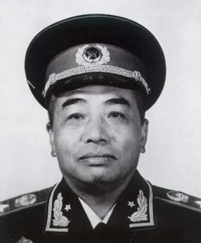 1956年，彭德怀到青海格尔木视察当地的兵站。这一天半夜，彭总亲自去检查哨位。他