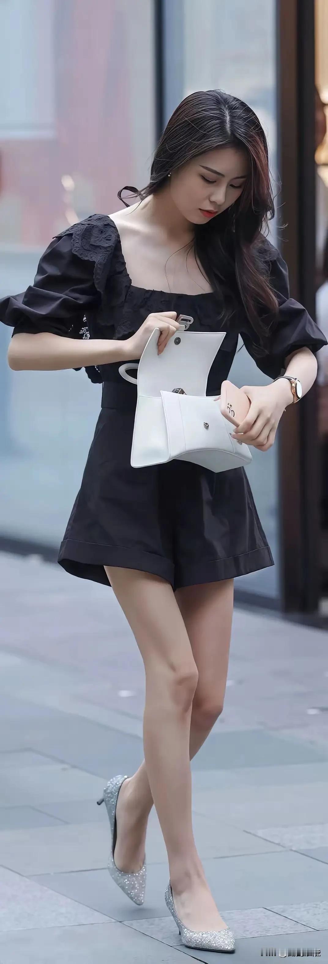 优雅黑裙穿搭，闪耀银鞋点缀，都市时尚感十足！👗✨