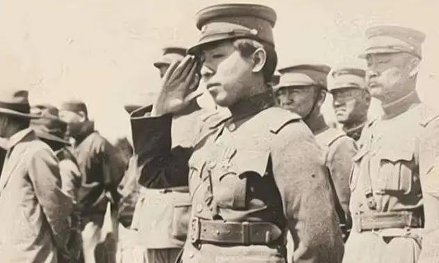 1924年，在奉军的军事会议上，张学良提议由郭松龄来指挥攻打石门寨的战事，会议结