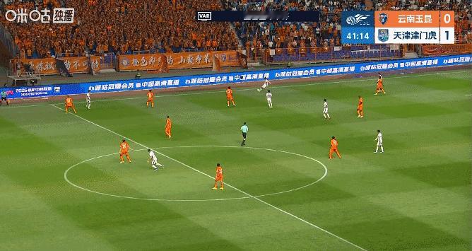 没想到排在中超最后一名的天津津门虎反客为主，2：0领先云南玉昆了，天津津门虎的两