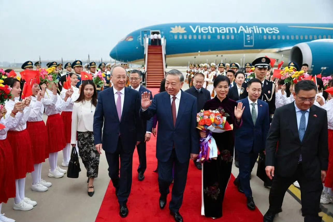 越南苏林访华团规模庞大，包括9名局委及另外11名中央委员，囊括党政军高层。