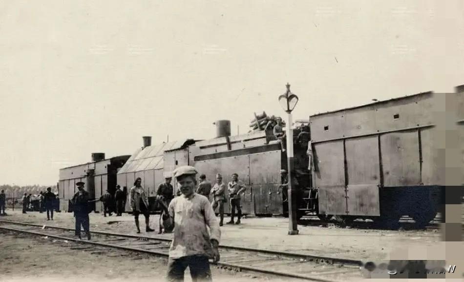 可以说，从沙俄时代开始，那个国家的军队就对装甲列车有着浓厚的兴趣，然后到了沙俄倒