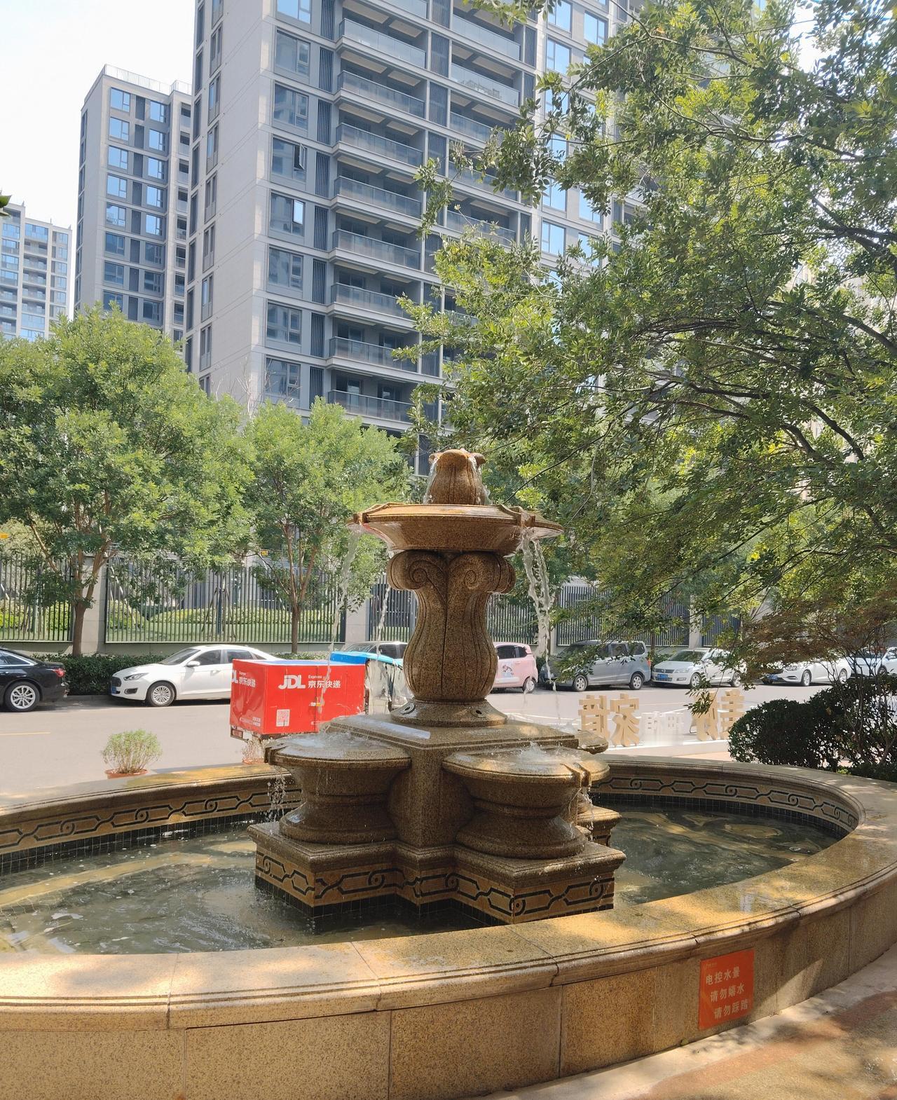 一顿饭毁了一桩婚姻。同学的女儿今年34岁了，是一所医院的妇科医生，她离婚后带