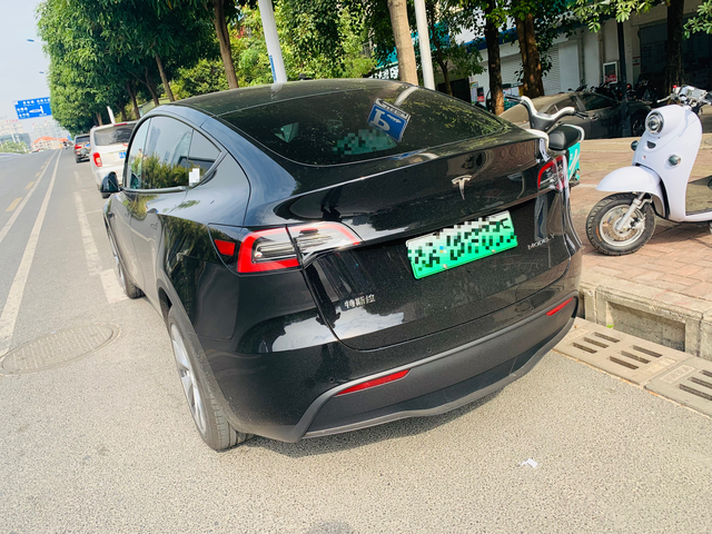 建议各位必须提前装电表要吐血了，因为提了车才记得申请装充电桩，今天电表竟然给我