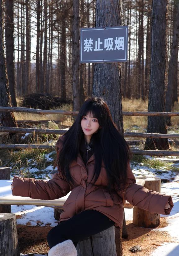自驾在语文课本里的大兴安岭现在已是深秋叶子都掉光了不再是金灿灿的黄色但别有
