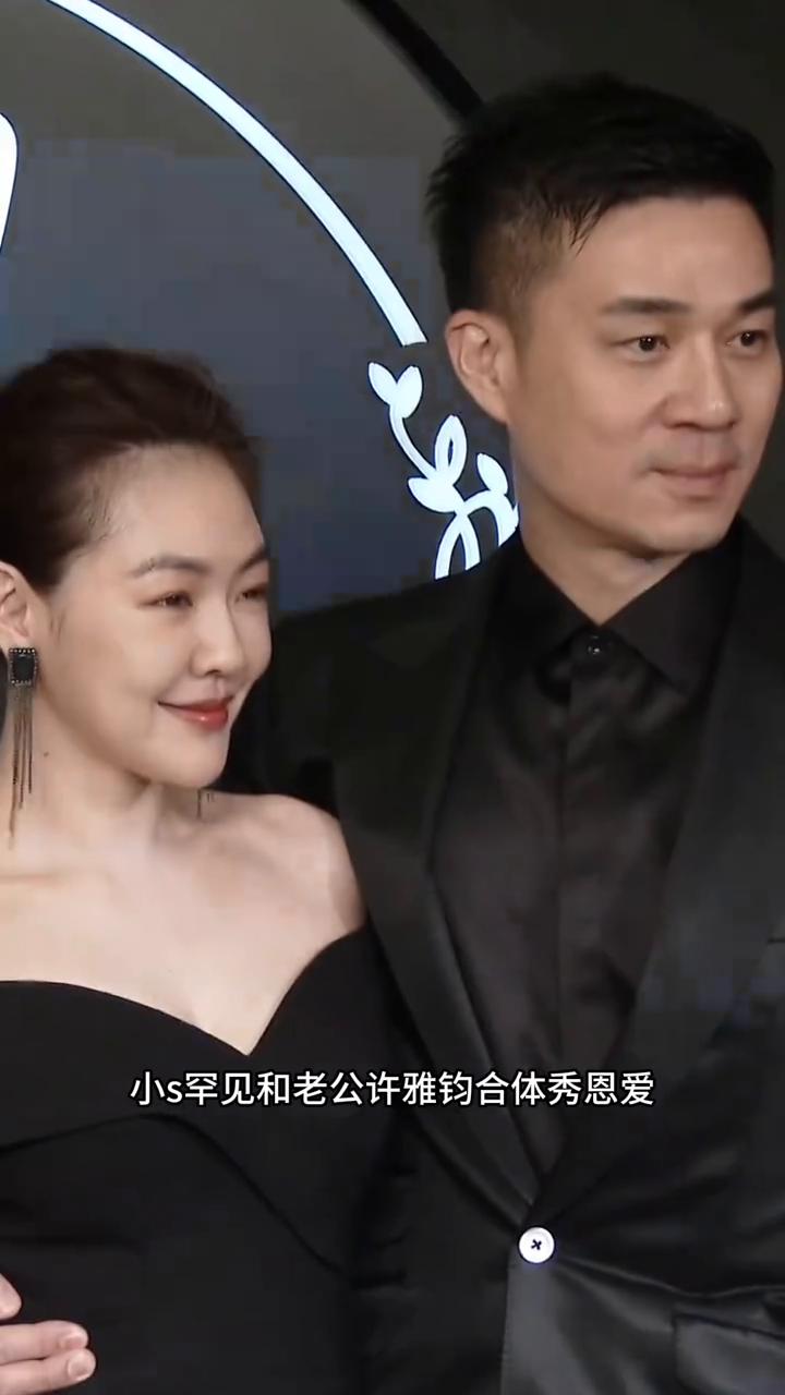不是姐姐，你是故意的吧？小s当众打脸老公许雅钧。六月十四日，小s罕见和老公许雅