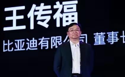 比亚迪创始人王传福身家千亿，却每周雷打不动拎着水果零食去隔壁找嫂子吃饭，这习惯坚