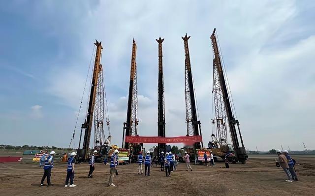 印尼“薅羊毛“，中企刚建好厂就“关门打狗“。中国企业刚砸下120亿美元，在印尼把