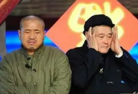 2005年，王小利工资才2000多，他瞒着师父赵本山去接私活，结果被师父罚款10