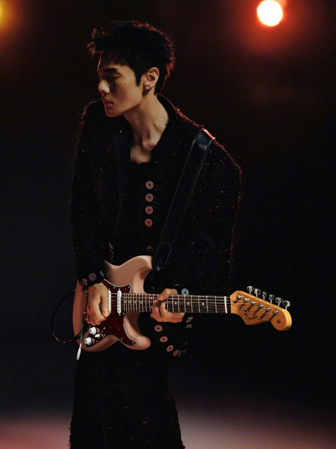 李荣浩怎么瘦成这样了这变化，谁看了不说一句“瑞斯拜”！李荣浩用“早睡比运动管用