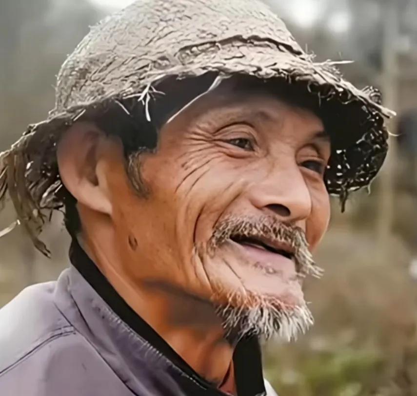 广西老人陈光权，村里人都嘲笑他是个傻子，他却用40年完成了祖国都没有完成的事情。