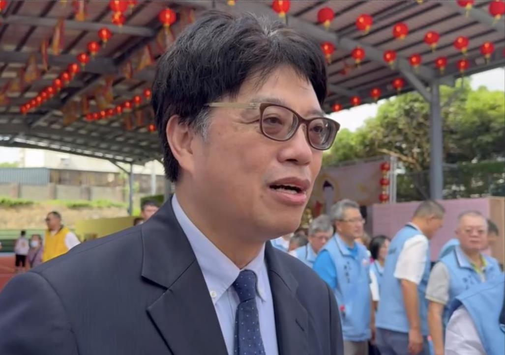 邱垂正在金门向大陆提出无理要求。据台媒报道，台陆委会主委邱垂正今天在金门参加一