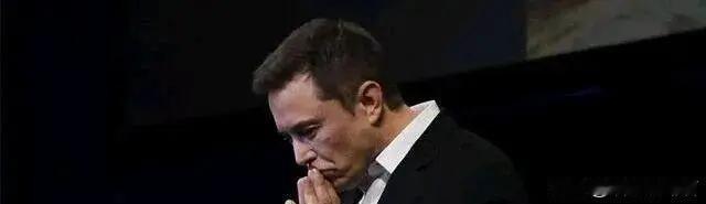 750亿美元，马斯克一把就装进了口袋。可敲钟前夜，纽约时代广场立起一个巨大的马斯