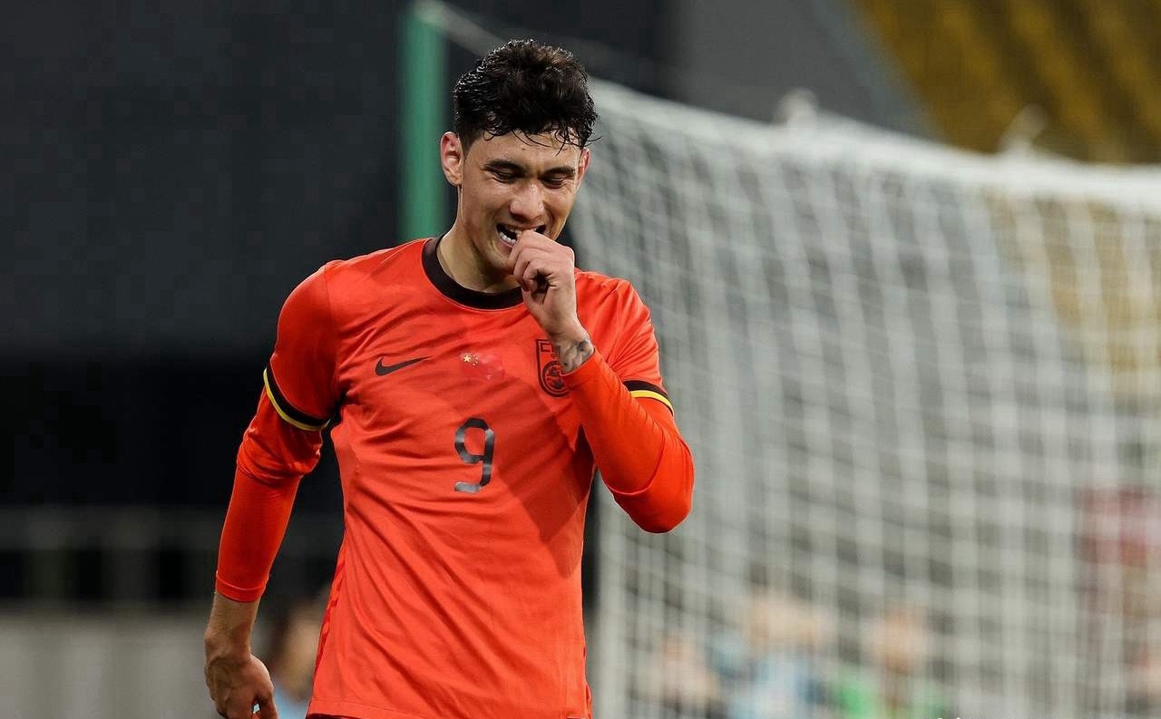 树挪死，人挪活！据可靠消息，在深圳新鹏城一个赛季不进球的国脚级别球员拜合拉木即将