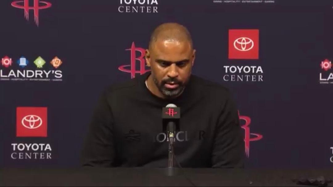 赛后，火箭主帅乌度卡接受了记者采访。他表示如果火箭在周一前锁定第五的位置，他将在