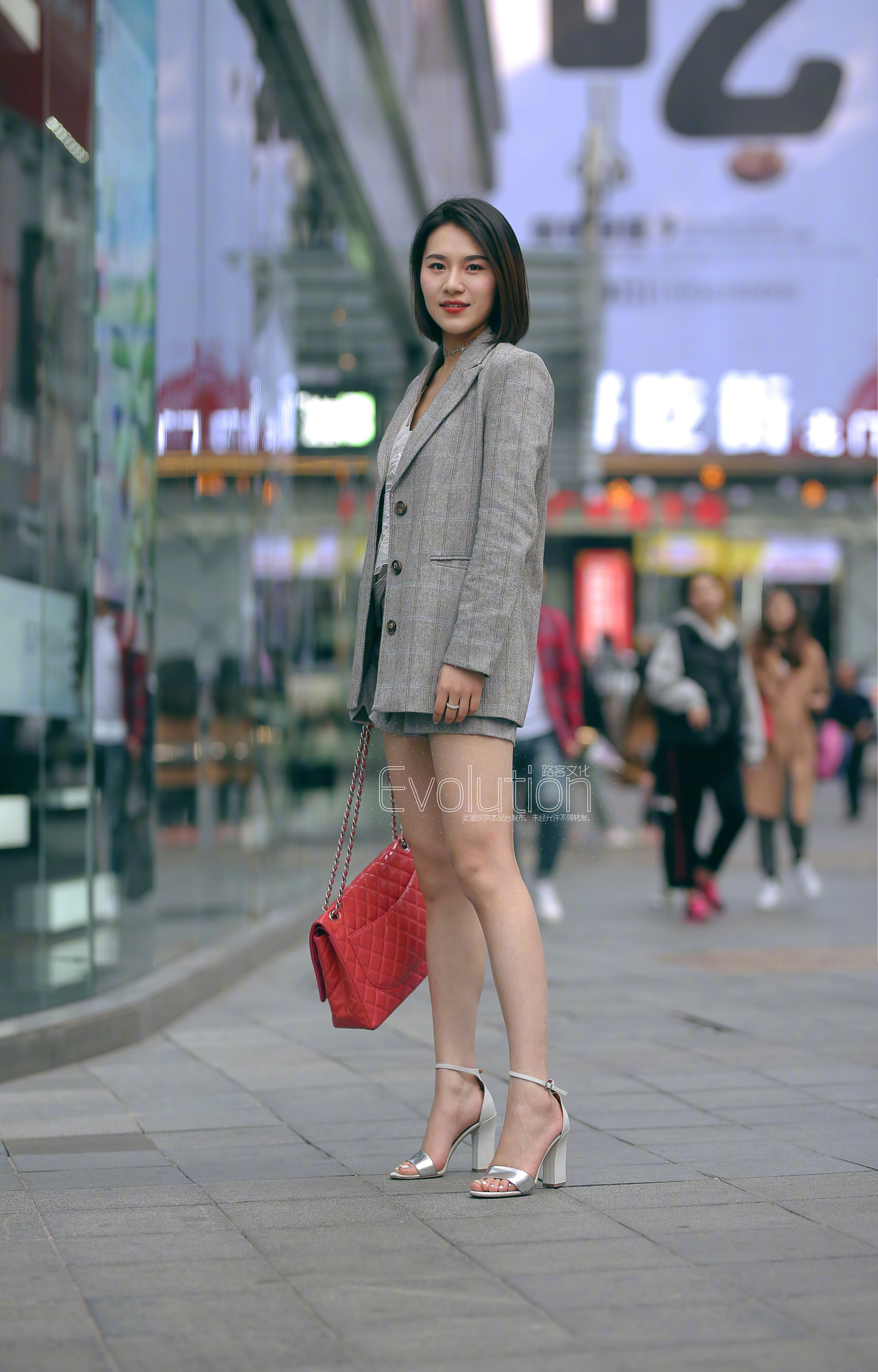 这个小姐姐有点面熟好像这两年在短视频平台能看到​​​