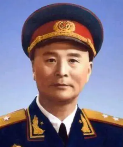 1936年，一农妇在山路上，发现一个的红军战士！这位战士的伤口全是蛆虫，眼看命不