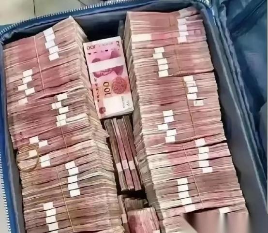 啥是洗钱？给你举个最易懂的例子：你买彩票中了800万，国家扣20%的税，到手64