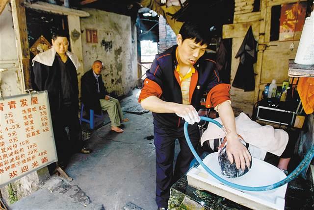 重庆最可惜的老街区，老一辈人的青春全留在这了重庆十八梯，绝对是这座城市最可