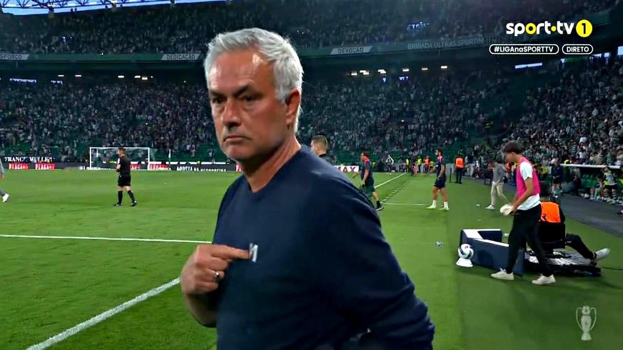 穆里尼奥又在场边吵起来了！这次是跟自家球员卢克巴吉奥。第58分钟小伙子被
