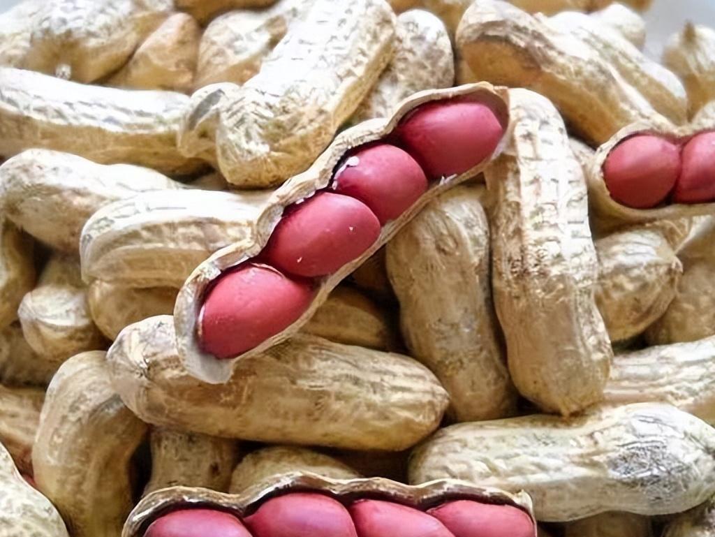 花生是糖尿病导火索？劝告：若想胰岛强壮，这4物，尽量少吃！不少人总觉得花生油