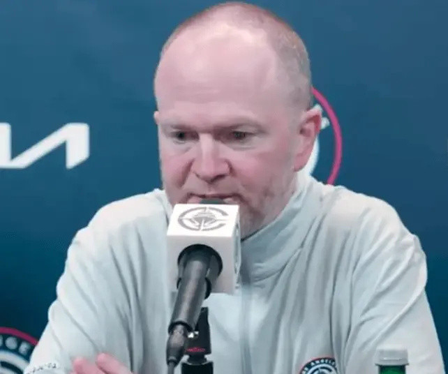 AshishMathur报道，快船拒绝了一些关于莱昂纳德，哈登和祖巴茨的交易