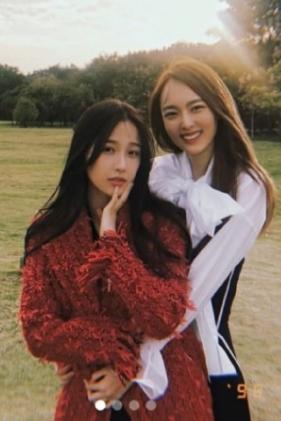 娱乐圈真假闺蜜！娱乐圈很多因戏生情，短时间炒作闺蜜情的大多都是假闺蜜，有的是双