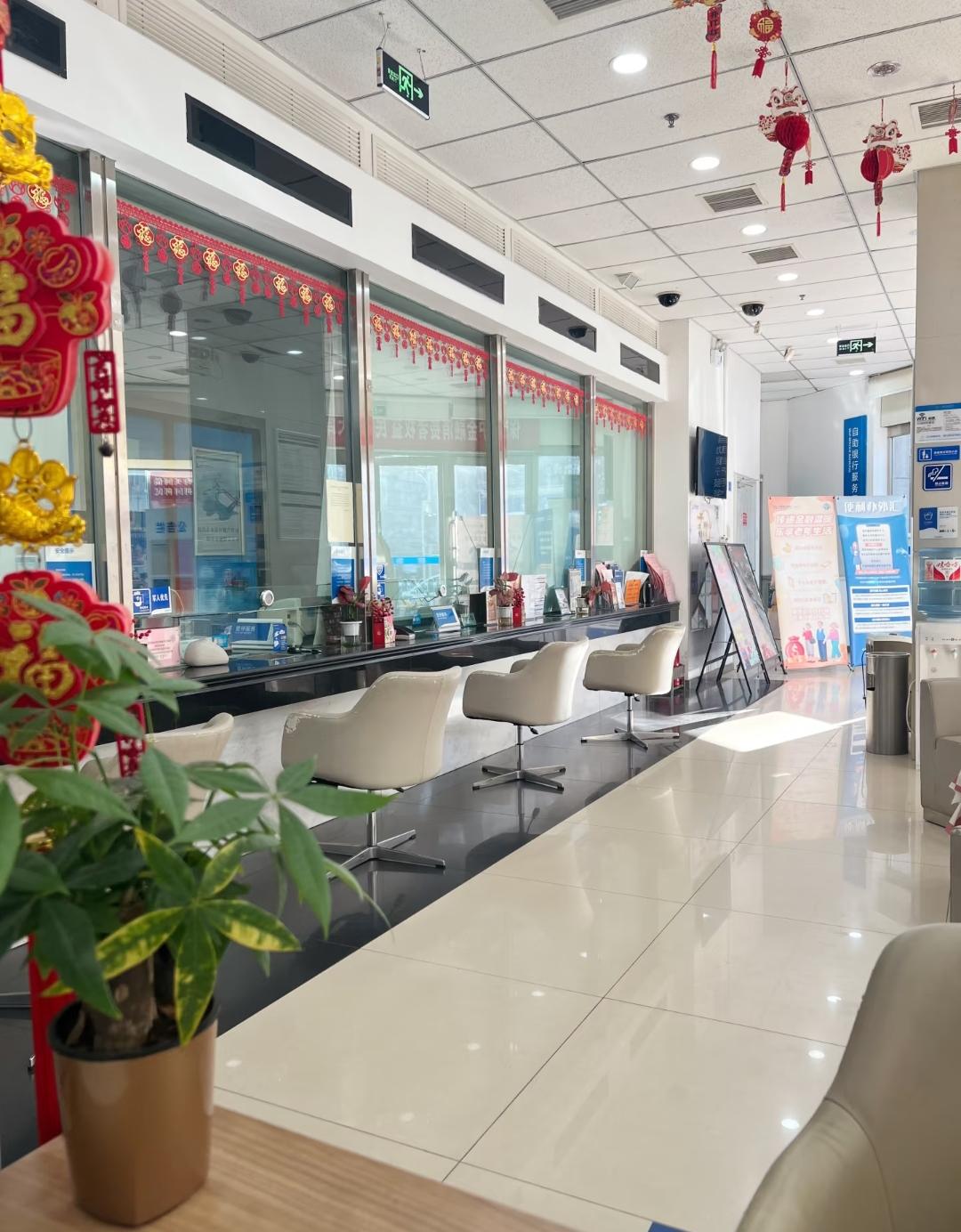 在银行工作了一辈子的妈妈今天给我说了特别扎心的五句真心话:1.发了工资一定要