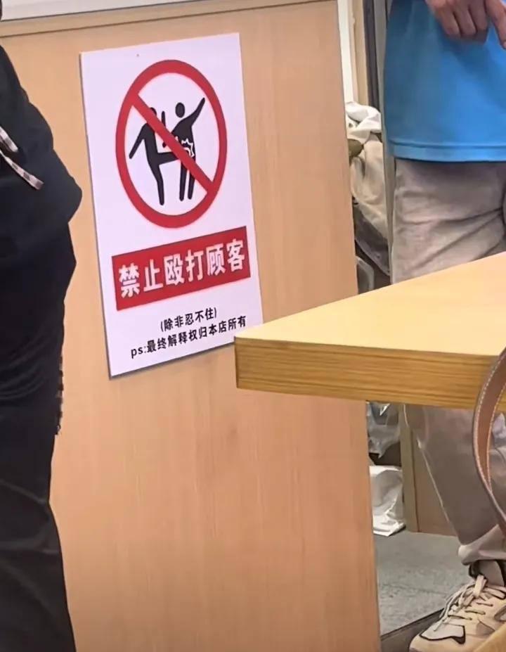 家人们谁懂啊！在厦门发现了一家超奇葩的面馆，奇葩之处就在于它店门口居然挂着个醒目