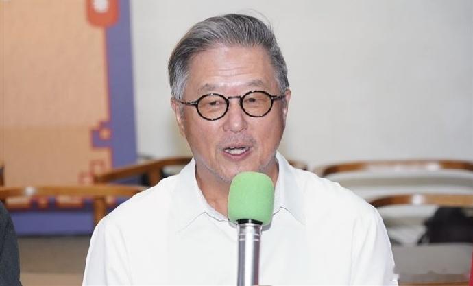 王伟忠回应大S有意移居韩国传闻王伟忠说和吴宗宪不是哥们针对网传大S生前有意移居