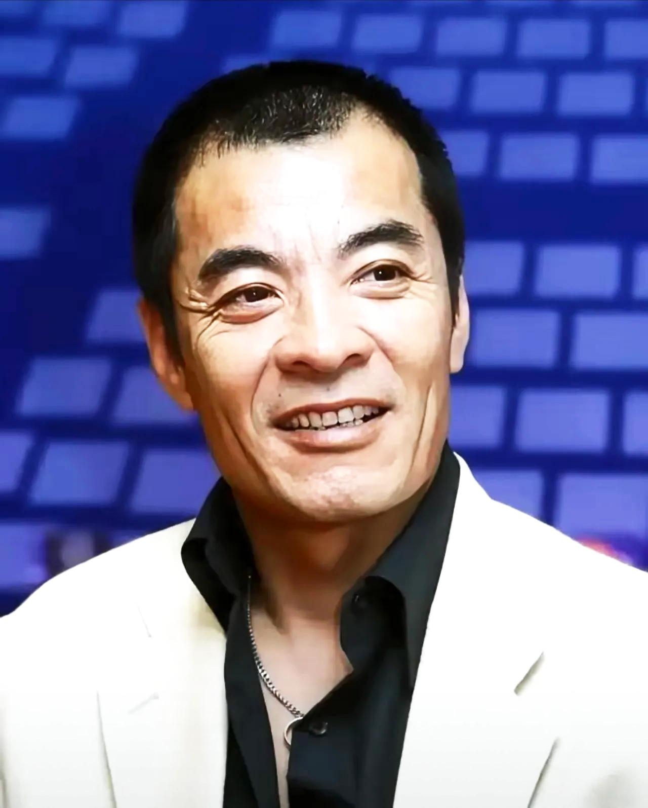 刘威一句“我掉进何晴的套里了”，道尽成年人爱情最扎心的真相——心动是本能，合