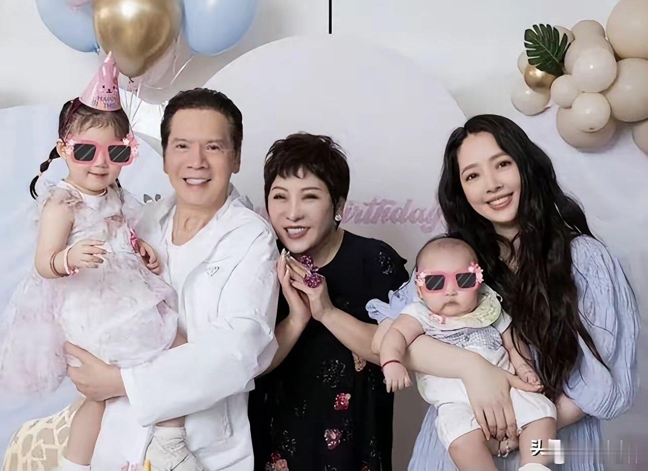 向太最骄傲的不是十几亿资产，是孙女这张脸，简直和郭碧婷一模一样。​当年郭碧婷生二胎遭了大罪，难怪向太