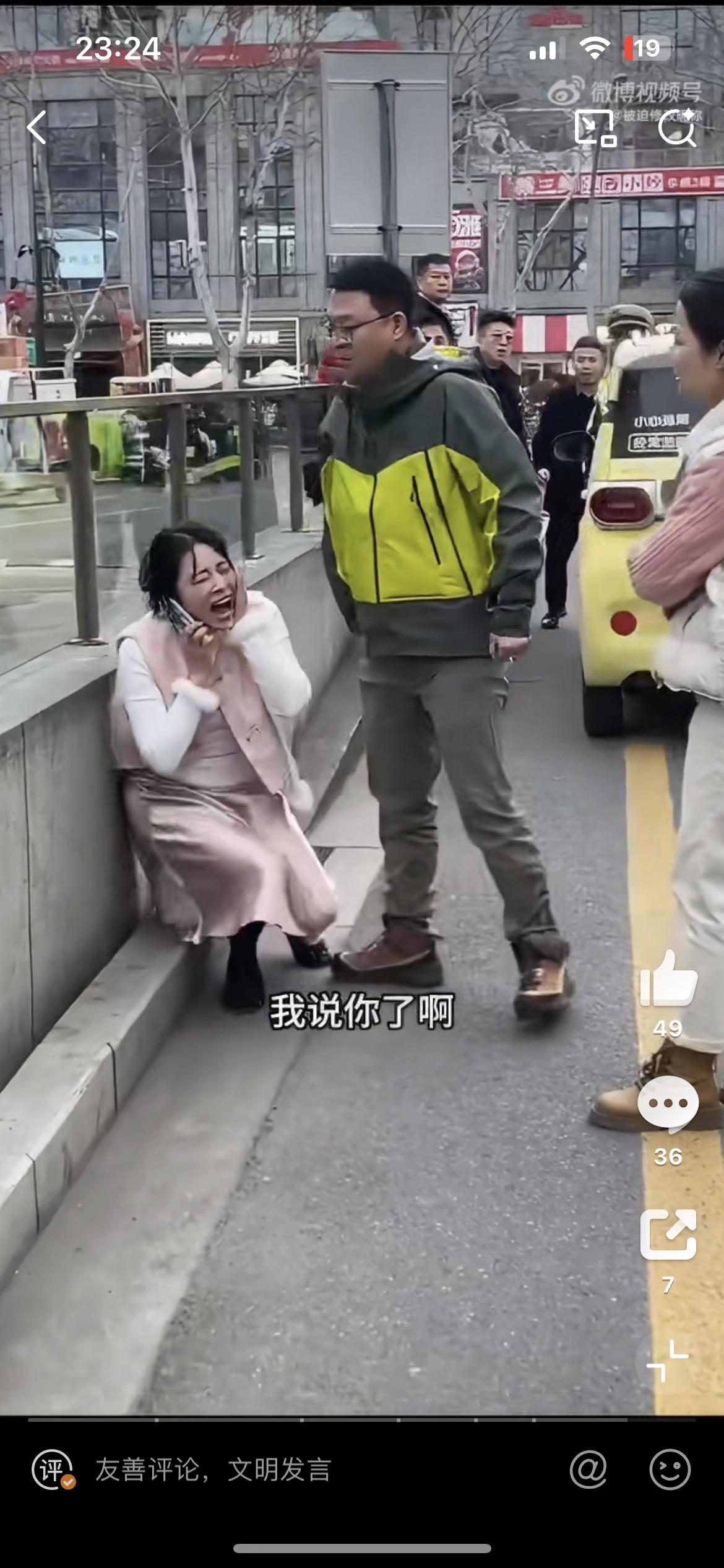 扬州五菱和极氪的刮擦事故，因为女司机的不依不饶、胡搅蛮缠，让男司机破防，一巴掌下