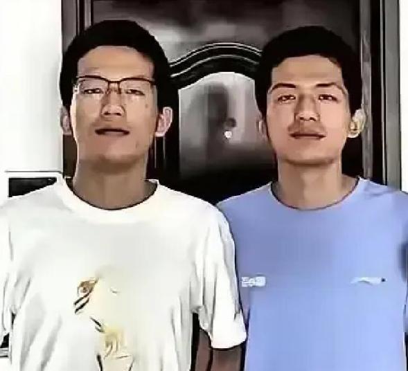 安徽一对双胞胎，哥哥高考查分698，弟弟697。全家还没来得及高兴，清华大学招生