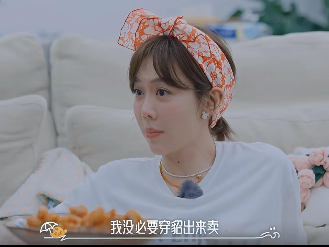 综艺里面，姜妍说拍姚玉玲烤串这场戏的时候，吉吉国王带着小姑娘在她身边一遍一遍的晃