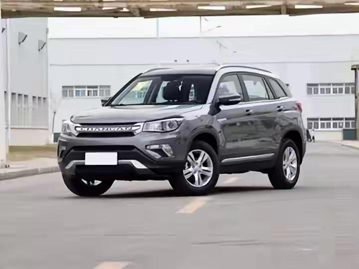 “宝马直降30万，国产车却悄悄涨价”——这车市怎么全拧巴了？你有没有发现，今年