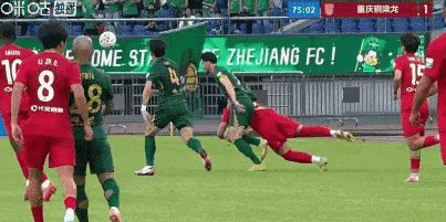 刘建业一场比赛用三个阵型。告诉大家：防守反击不是只有541一种阵型。重庆铜梁龙