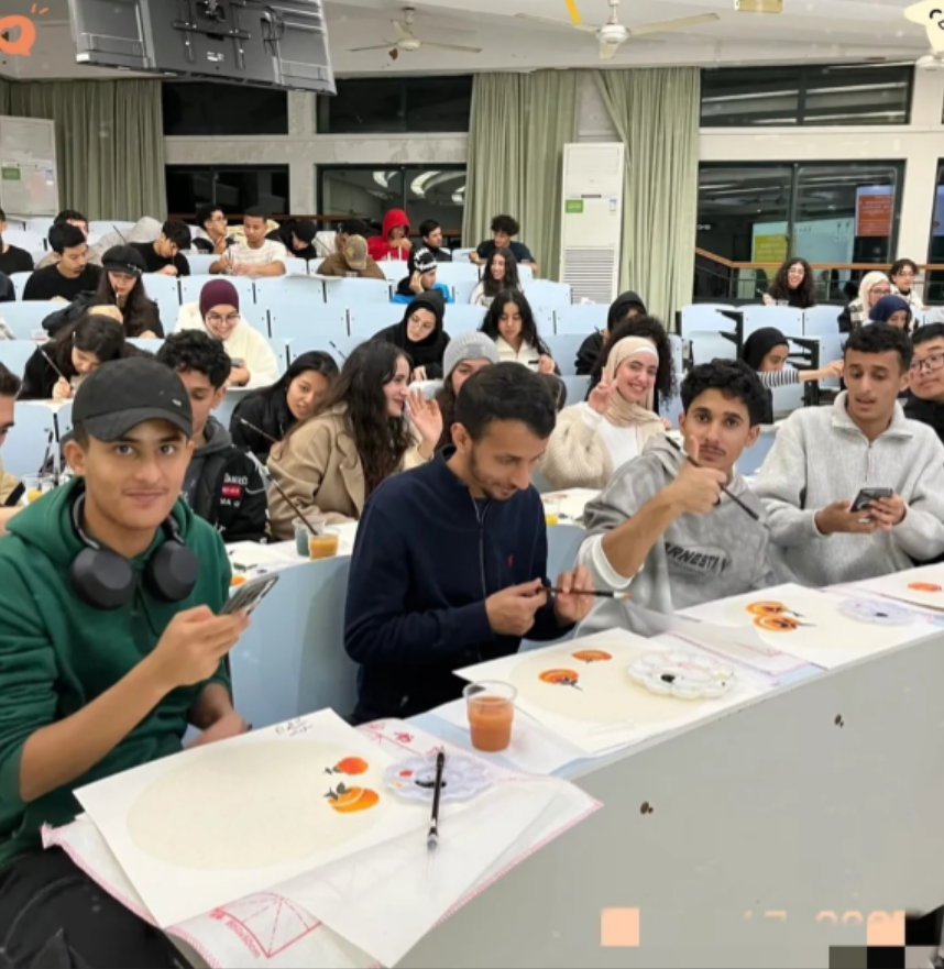 北大这次可能捅了马蜂窝了！削减留学生奖学金后，非洲学生退学率飙升三成，汉语六级