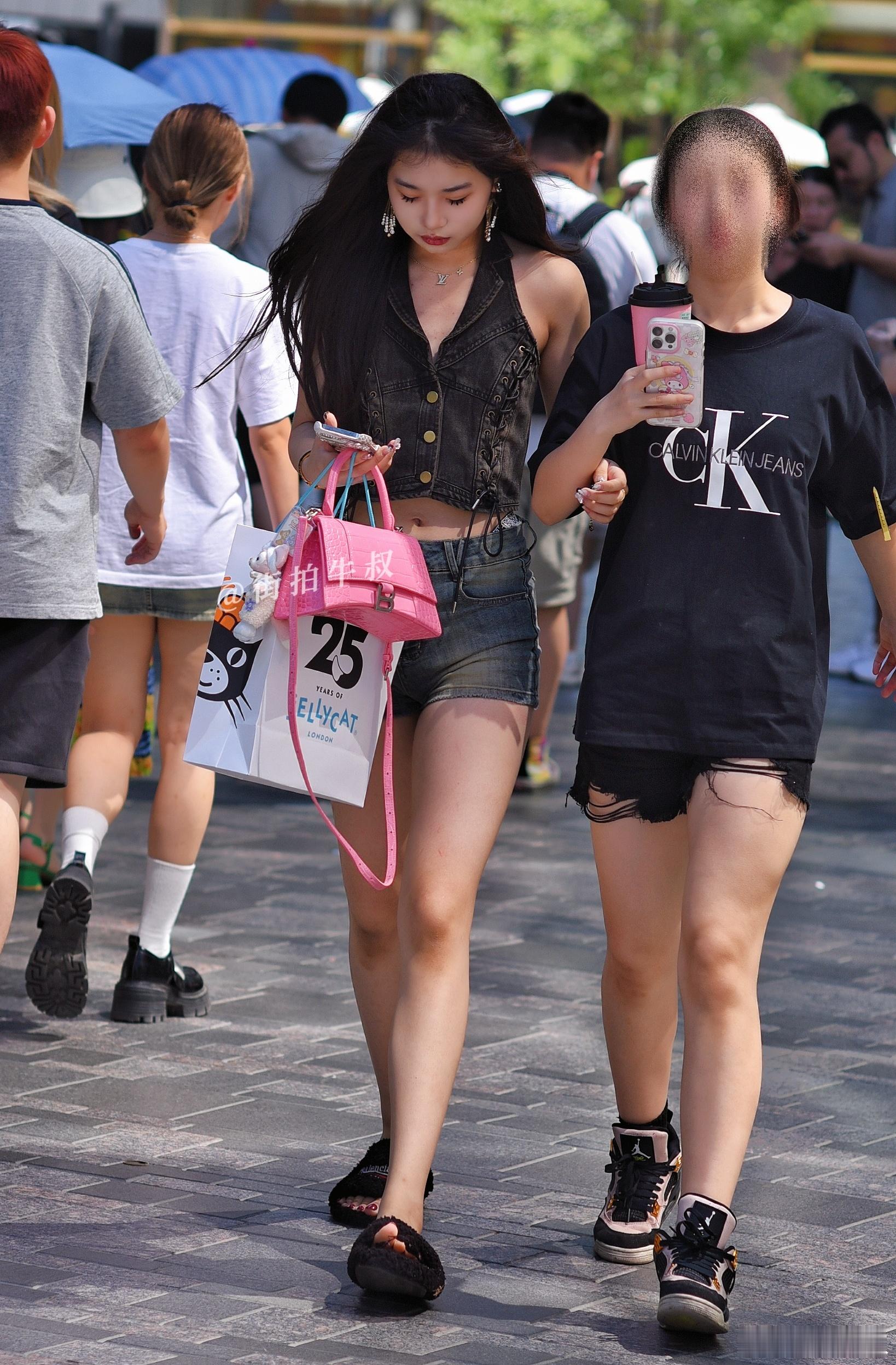 复古的牛仔马甲短裤