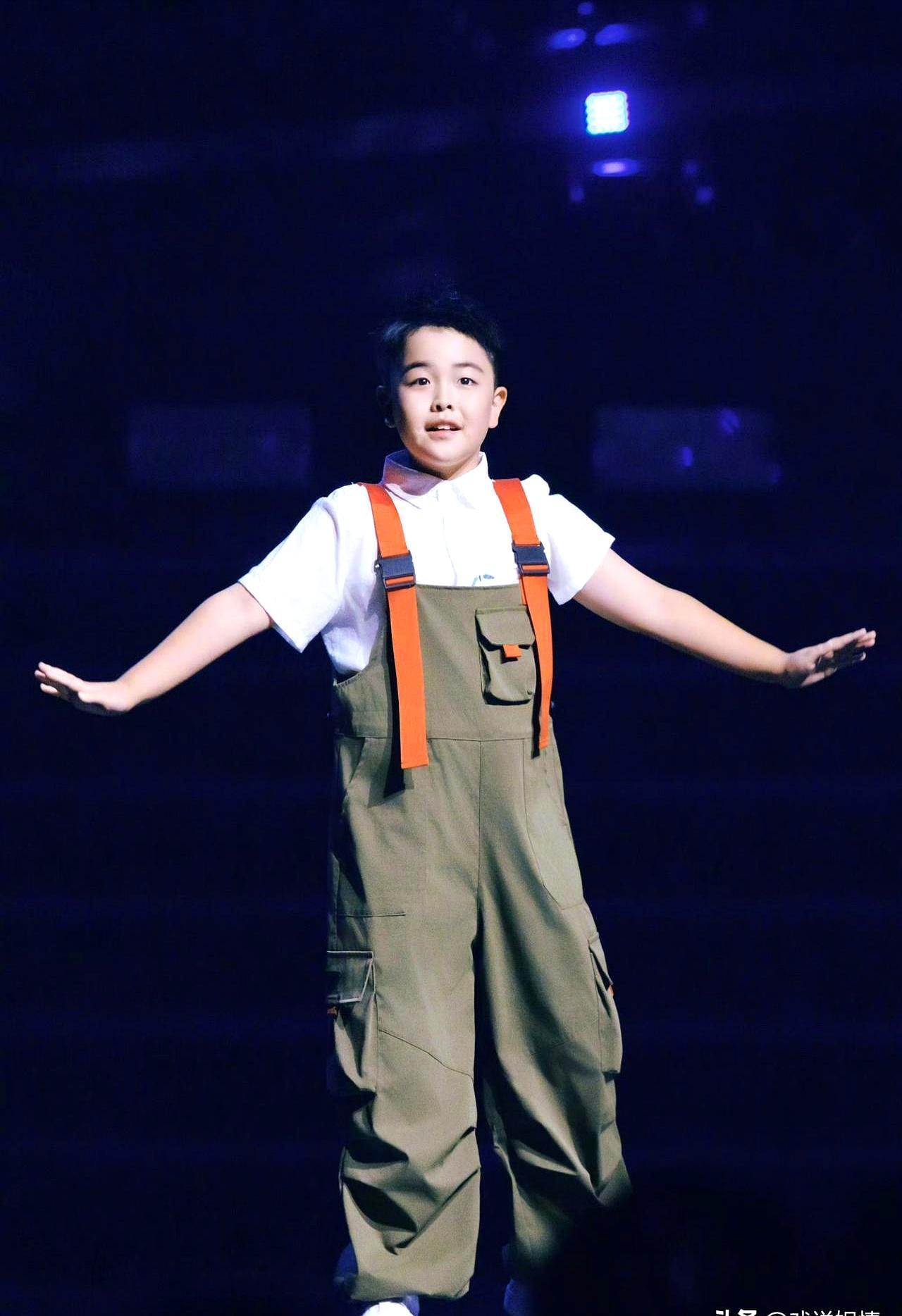 陈思诚终于肯给儿子打call了。朵朵第一次公开配音，配的是《时空奇旅》里十岁的阿