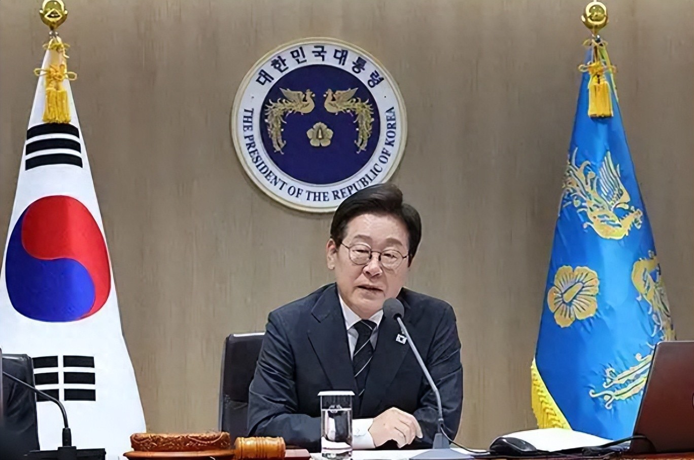韩国拒绝参加中国阅兵，李在明看美国脸色，韩国给出两大理由据韩媒体报道，韩国总