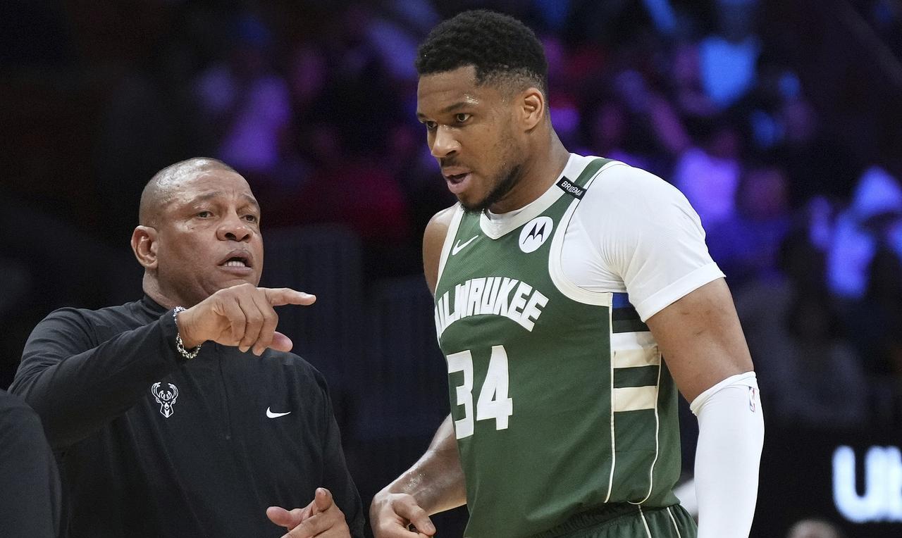 雄鹿与字母哥达成共识，雄鹿补强，字母哥留队！美媒报道：雄鹿会分开送出可以交易的两