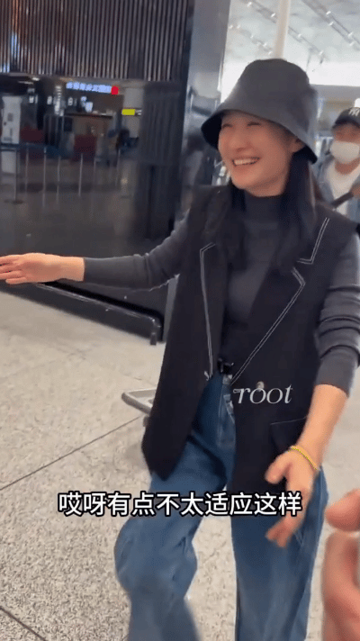 陶昕然，太实在了！3月30日，陶昕然去机场赶《乘风2026》的行程，结果被