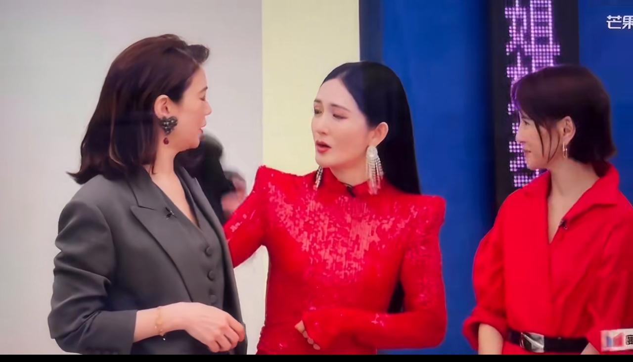 谢娜还得再练练情商和主持能力。乘风初见面直播看到现在，谢娜最尬的地方就是忽略主