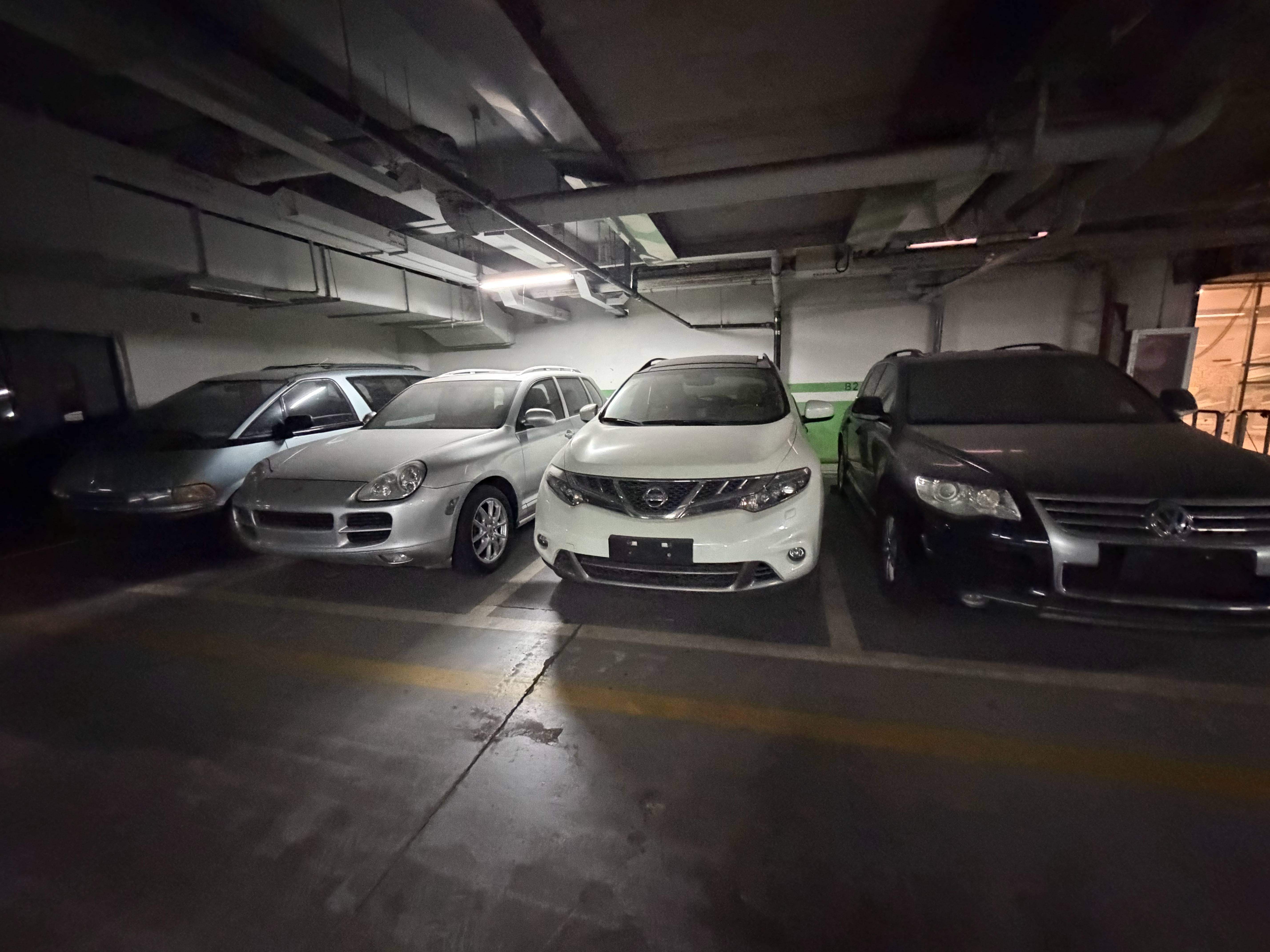 据说是二手车商倒了这些车就被扔在这这里面我最喜欢雅特，VXR可太禾希了！！！24