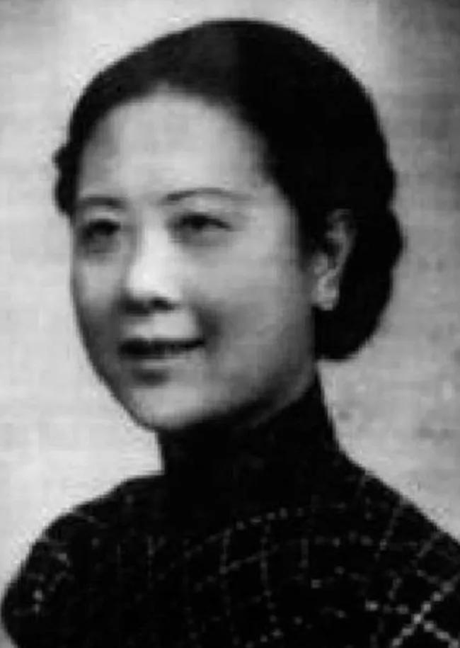 1995年，九十五岁的张学良终于开口：于凤至和我的秘书搞在一起了，四个孩子的死，