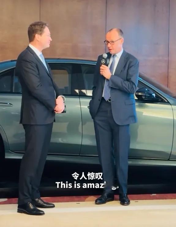 2月26日，德国总理默茨在北京参观了梅赛德斯-奔驰后，突然失去了“自信”。因为当