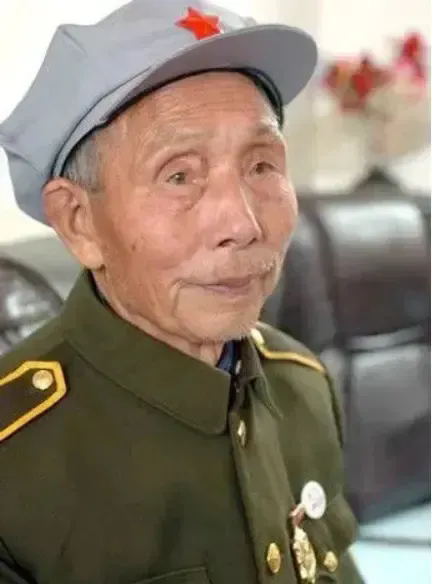 1973年，江西老农被人诬陷，村民们说他是红军的叛徒，老农急了，连忙给李先念写信