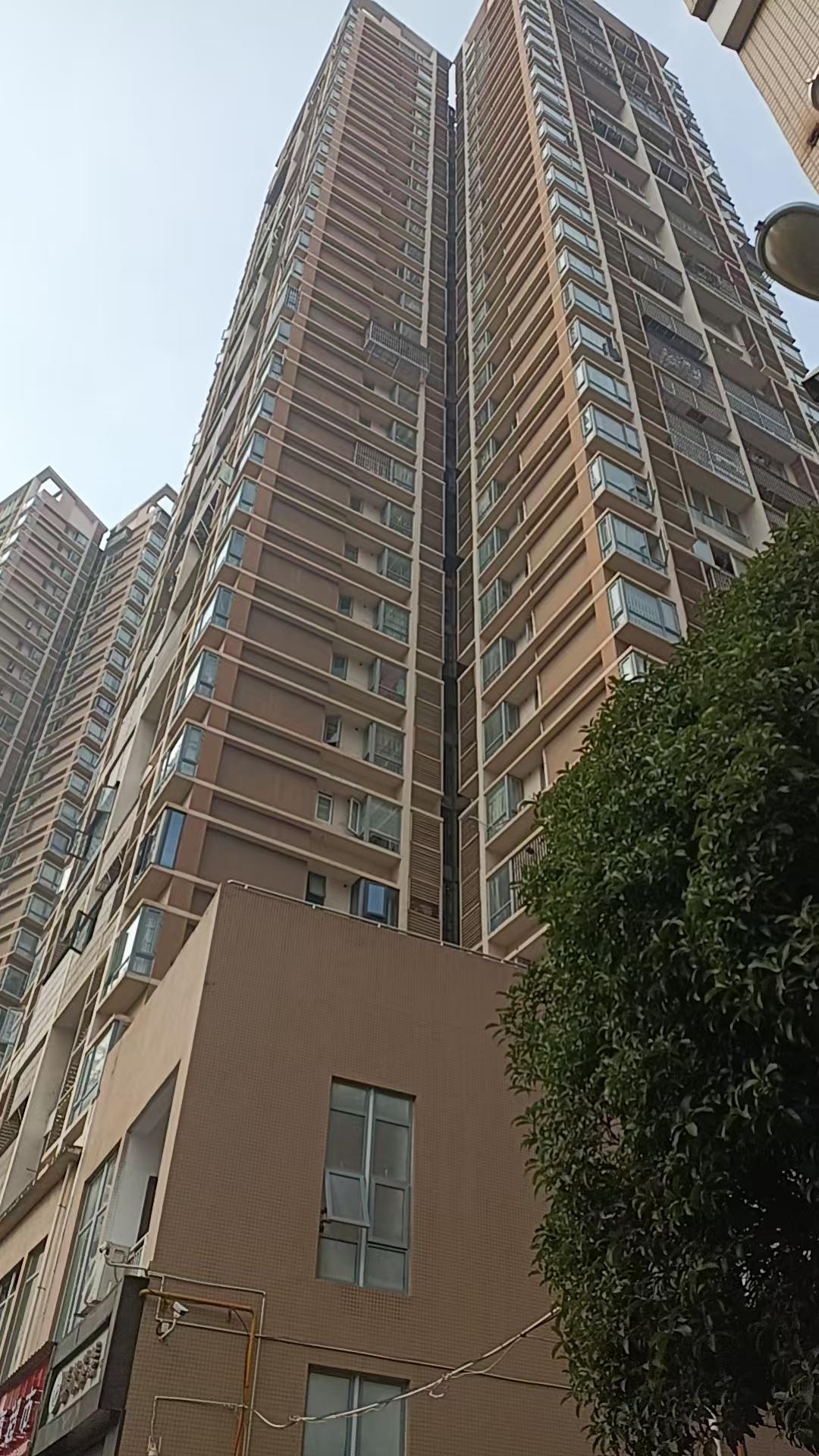 房产中介劝你买房三部曲一、你有意向买房咨询她时，她们房源多得很，你想要的房子各