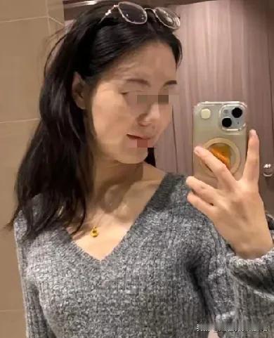 一位漂亮的英语老师，喝下一整瓶安眠药，长眠走了。她是我们学校的初中英语老师，她今